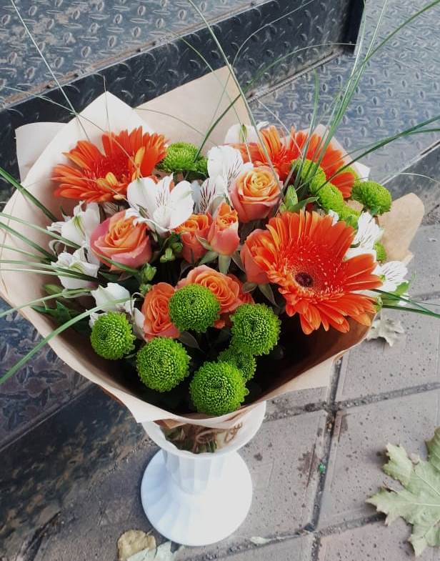 Букет цветов из: Герберы, Хризантемы, Альстромерии и Розы в Эльбане