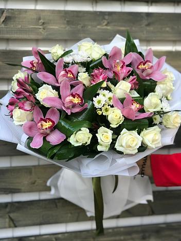 Букет цветов из: Розы и Хризантемы в Эльбане