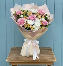 Букет цветов из:  Гвоздики, Орхидеи и Розы #REPLACE_PRED# Эльбане