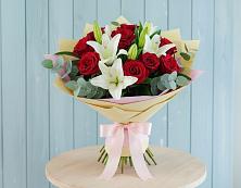 Букет цветов из:  Лилии и Розы в Эльбане