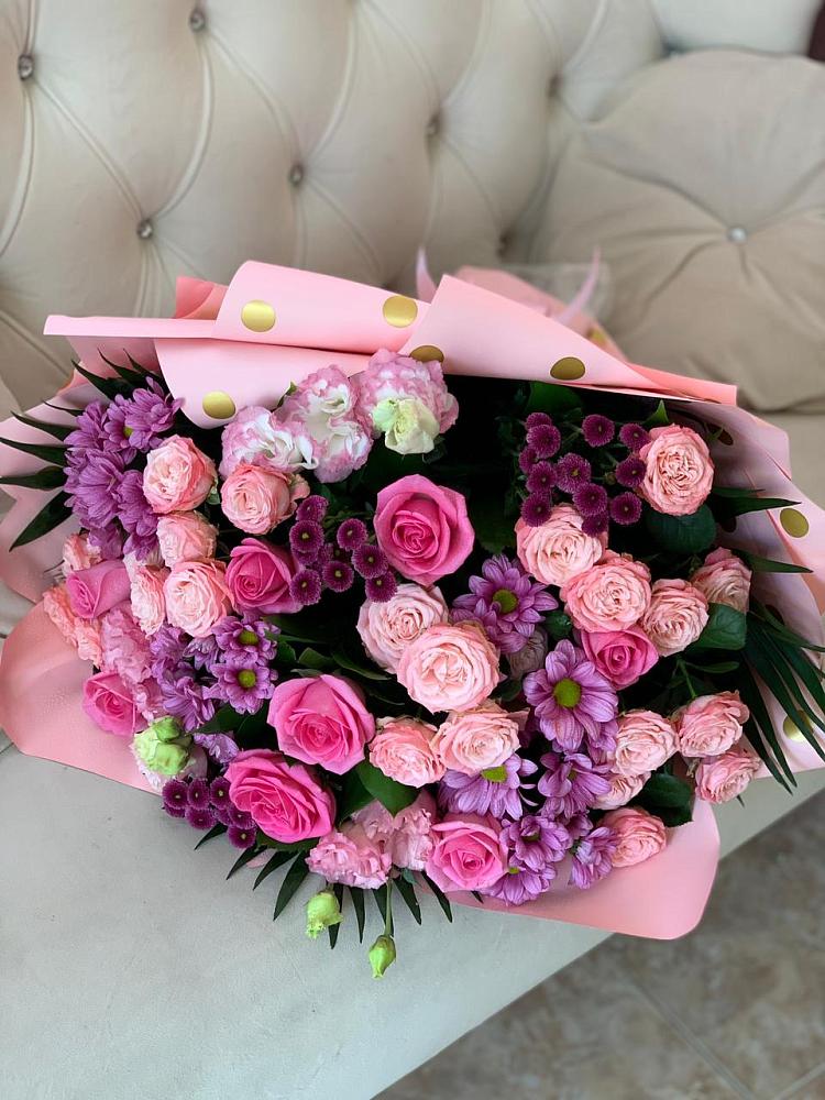 Букет цветов из: Хризантемы, Розы и Лизиантусы в Эльбане