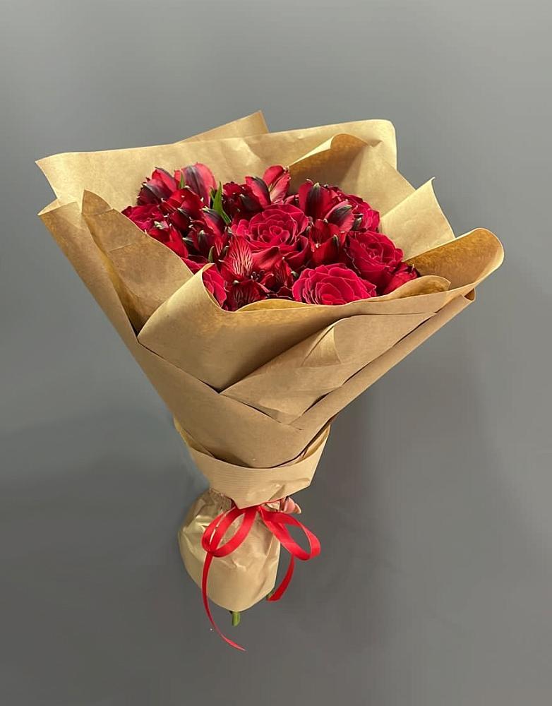 Букет цветов из: Альстромерии и Розы в Эльбане