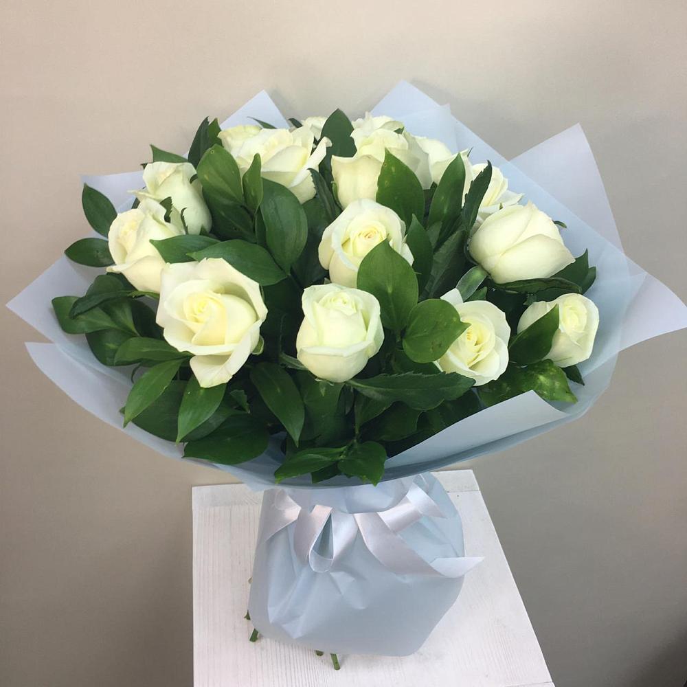Букет 15 Белых роз Проуд в Эльбане