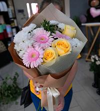 Букет цветов из:  Герберы, Розы и Хризантемы в Эльбане