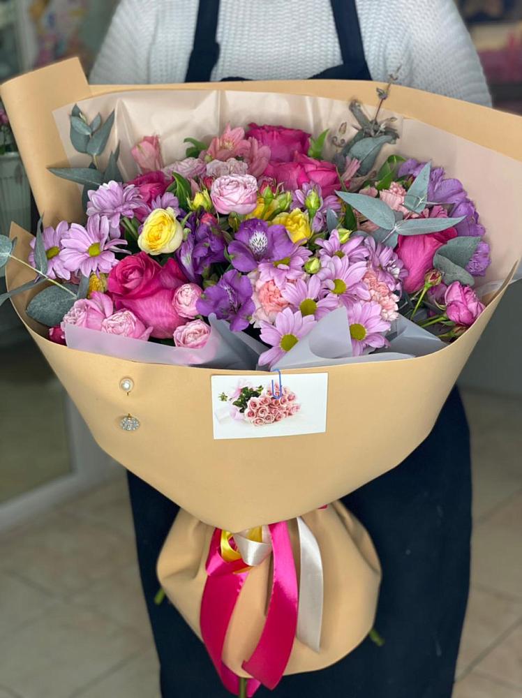 Букет цветов из: Хризантемы, Гвоздики и Альстромерии в Эльбане