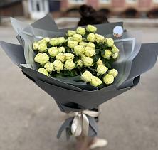 Букет Белые кустовые розы Солинеро в Эльбане