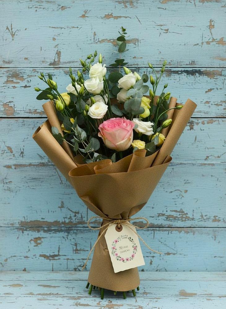 Букет цветов из: Розы и Лизиантусы в Эльбане