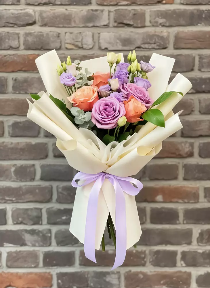 Букет цветов из: Лизиантусы и Розы в Эльбане