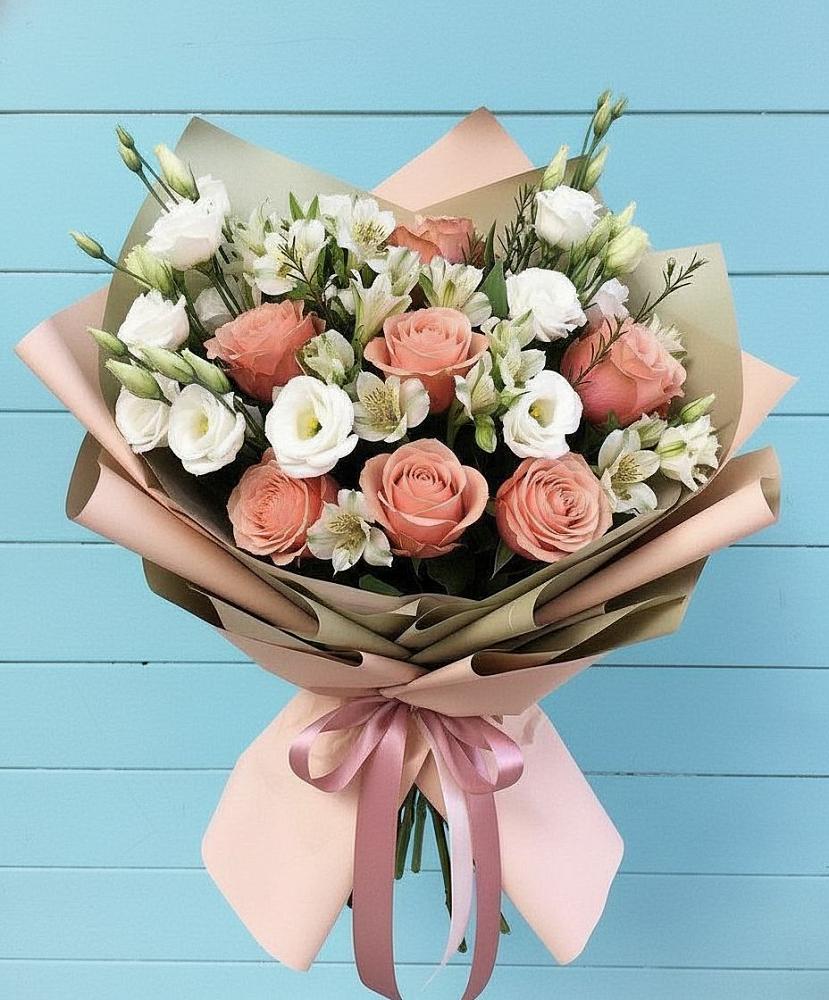 Букет цветов из: Розы, Альстромерии и Лизиантусы в Эльбане
