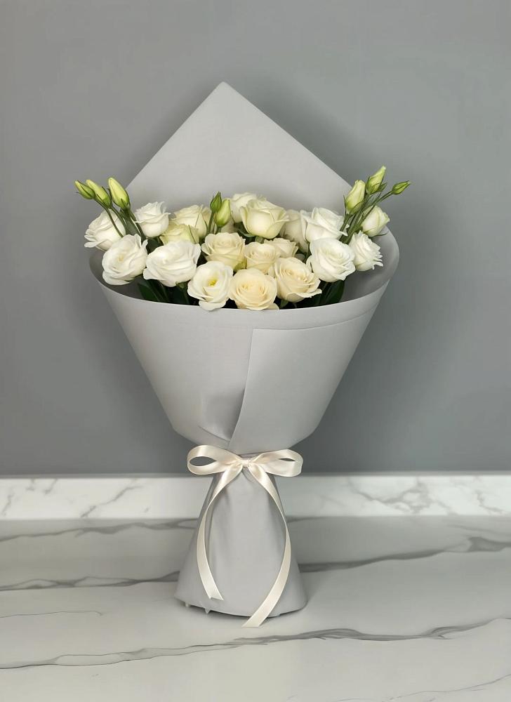 Букет цветов из: Розы и Лизиантусы в Эльбане