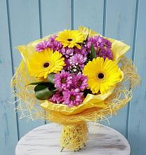 Букет цветов из:  Хризантемы и Герберы в Эльбане