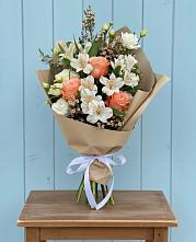 Букет цветов из:  Альстромерии, Лизиантусы, Розы и Хризантемы в Эльбане
