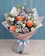 Букет цветов из:  Лизиантусы, Розы, Альстромерии и Гипсофила в Эльбане