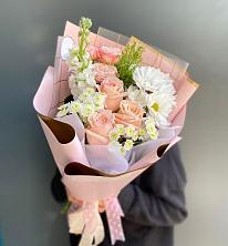 Букет цветов из:  Хризантемы и Розы в Эльбане