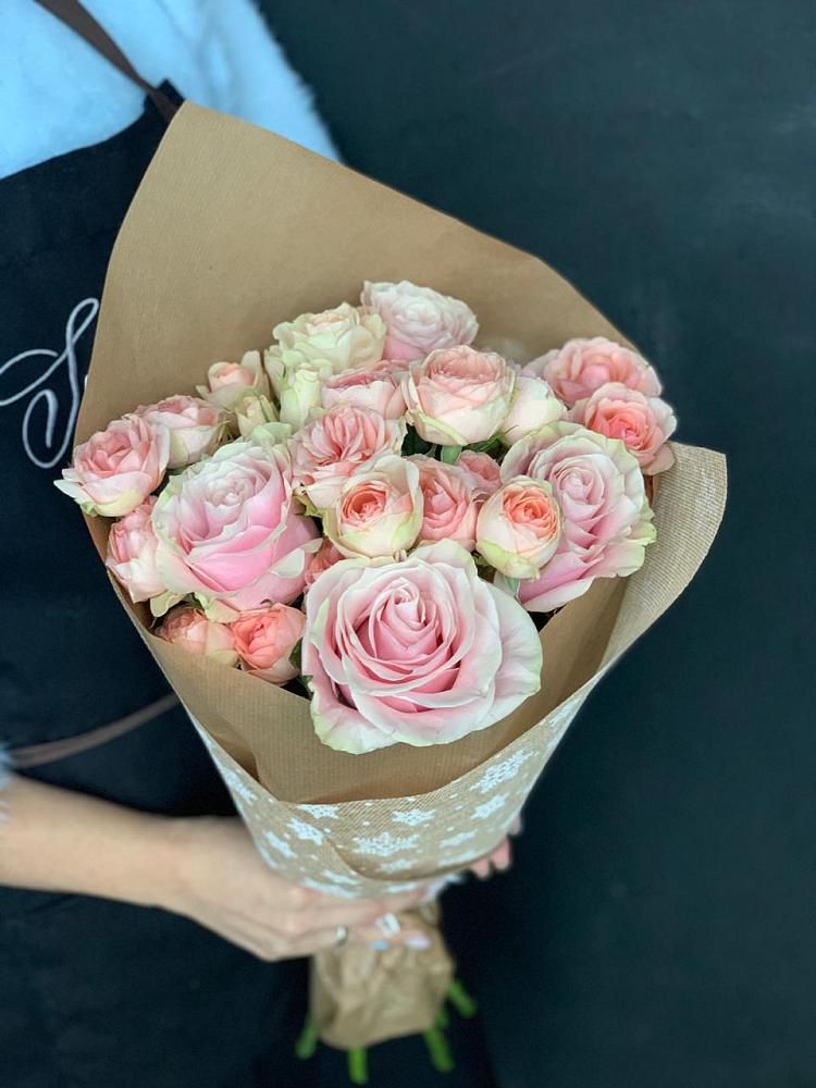 Букет цветов из: Хризантемы и Розы в Эльбане