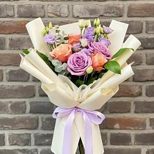 Букет цветов из:  Лизиантусы и Розы в Эльбане