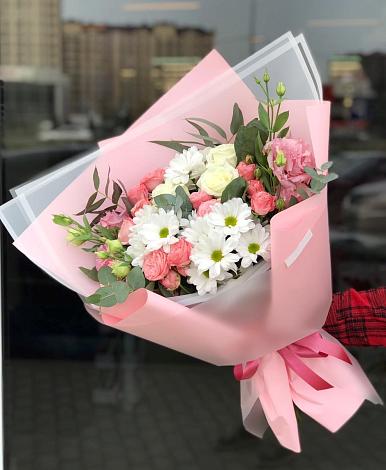 Букет цветов из: Розы, Лизиантусы и Хризантемы в Эльбане