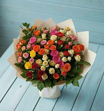 Букет Микс из разноцветных кустовых роз в Эльбане